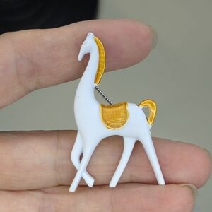 709 White and Gold Horse Brooch